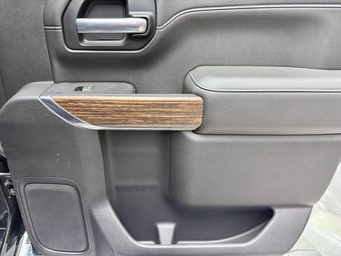 Used 2019 Chevrolet Silverado 1500 High Country w/ Technology Package image 18