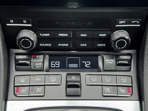 Used 2024 Porsche 718 Cayman RWD image 27