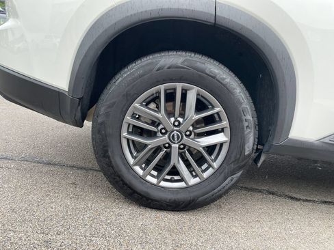 Used 2024 Nissan Rogue S FWD image 12