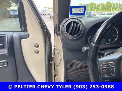 Used 2018 Jeep Wrangler Unlimited Sport S image 11