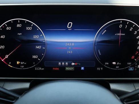 Used 2025 Mercedes-Benz GLC 350e 4MATIC image 17