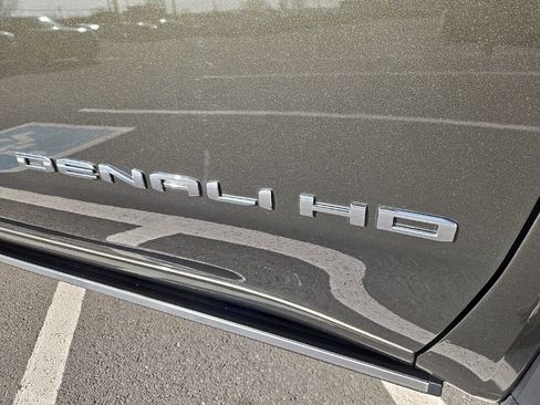 Used 2022 GMC Sierra 2500 Denali image 9