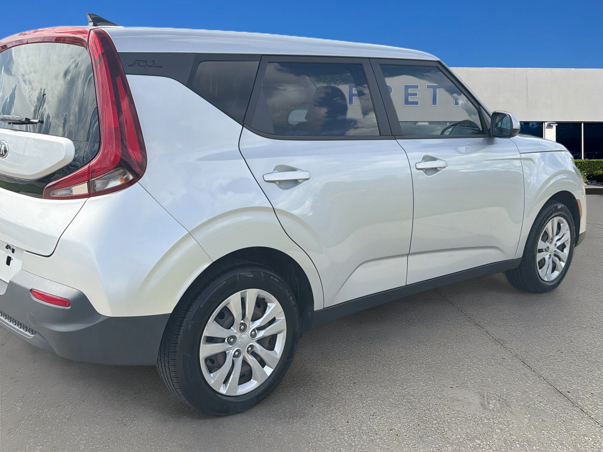 Used 2021 Kia Soul LX FWD image 8