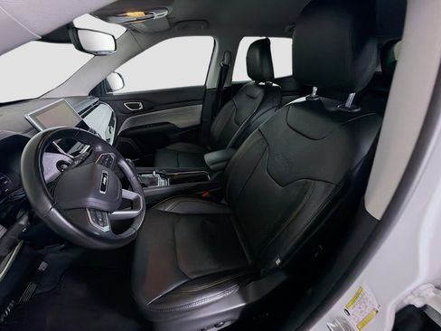 Used 2022 Jeep Compass Latitude AWD/4WD image 13