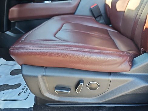 Used 2024 Ford Expedition Limited image 34