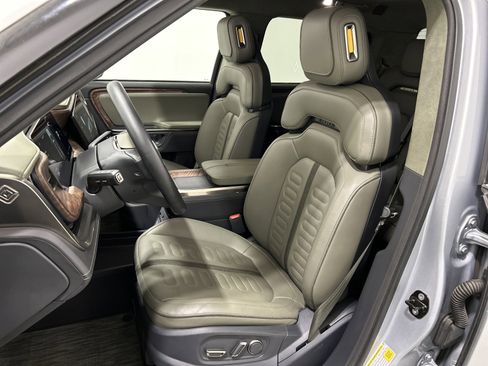 Used 2022 Rivian R1T Adventure image 20