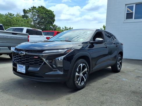 Certified 2024 Chevrolet Trax RS w/ Driver Confidence Package FWD image 3