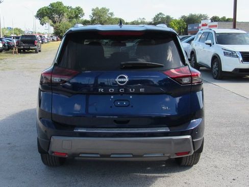 Certified 2025 Nissan Rogue SL FWD image 5