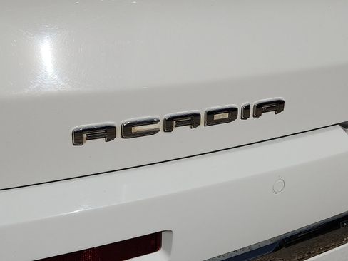 Used 2023 GMC Acadia Denali image 8