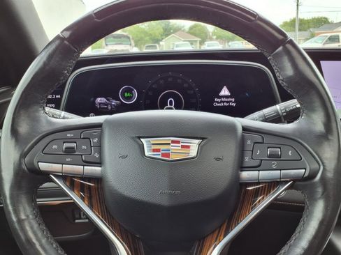 Used 2023 Cadillac Escalade Premium Luxury image 23