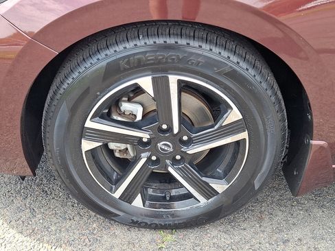 Certified 2025 Nissan Sentra SV FWD image 11