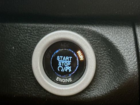 Used 2015 RAM 1500 Laramie w/ Convenience Group image 28