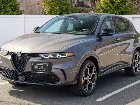Used 2024 Alfa Romeo Tonale Veloce w/ Active Assist Package AWD/4WD image 3