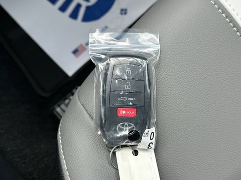 Used 2026 Toyota Camry SE w/ Convenience Package FWD image 28