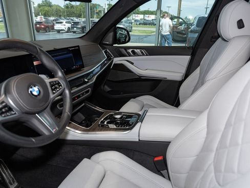 Used 2024 BMW X5 xDrive40i w/ M Sport Package AWD/4WD image 8
