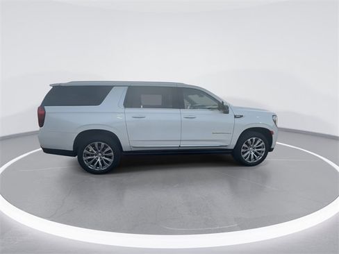 Used 2022 GMC Yukon XL Denali image 9