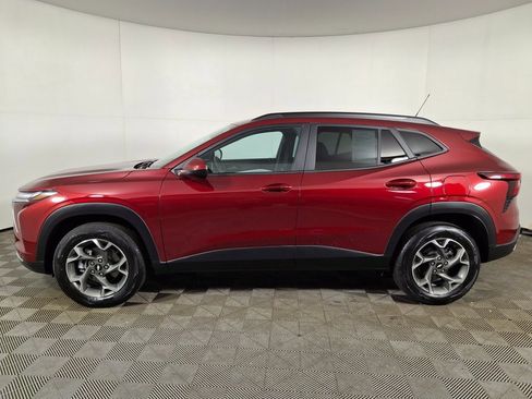 Used 2024 Chevrolet Trax LT w/ Driver Confidence Package image 2