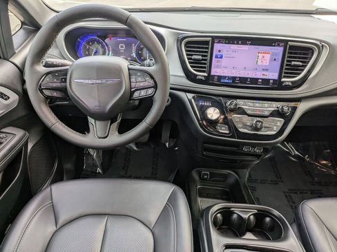 Used 2024 Chrysler Pacifica Touring-L w/ S Appearance Package image 25