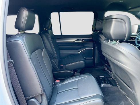 Used 2025 Jeep Wagoneer Series II image 29