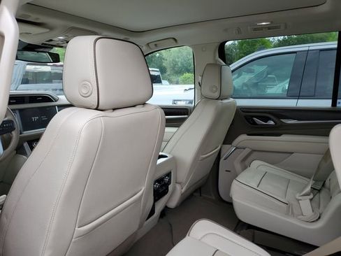 Used 2023 GMC Yukon XL Denali AWD/4WD image 9