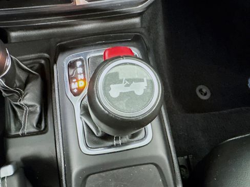 Used 2023 Jeep Wrangler Unlimited Sahara w/ Cold Weather Group AWD/4WD image 21