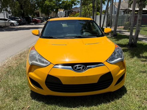 Used 2015 Hyundai Veloster FWD image 2