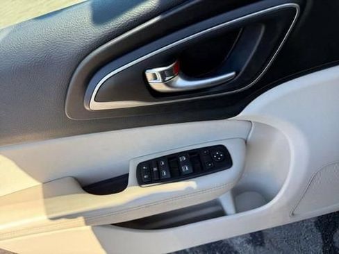 Used 2015 Chrysler 200 Limited FWD image 15
