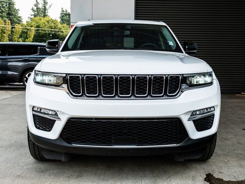 Used 2023 Jeep Grand Cherokee Limited AWD/4WD image 2