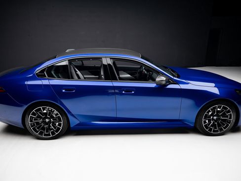 Used 2025 BMW M5 w/ Carbon Package image 37