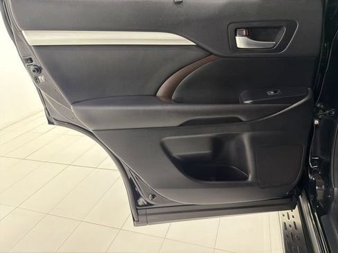 Used 2016 Toyota Highlander XLE AWD/4WD image 15
