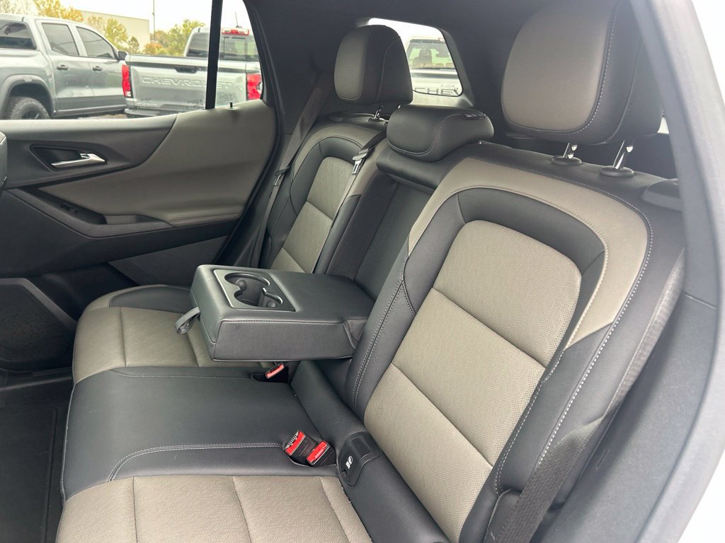 Used 2025 Chevrolet Equinox LT w/ Convenience Package II FWD image 30