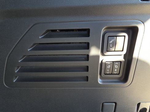 New 2026 Chevrolet Traverse High Country image 35