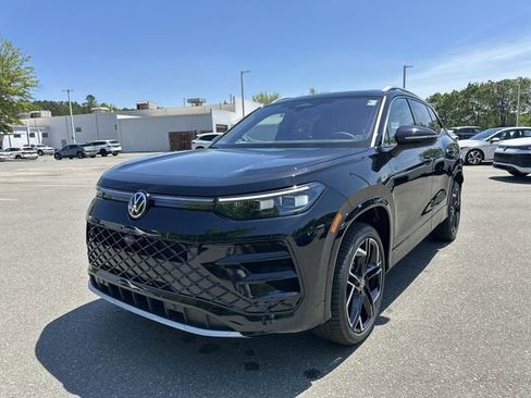 New 2026 Volkswagen Tiguan SEL R-Line AWD/4WD image 1