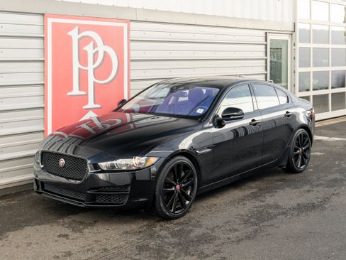 Used 2018 Jaguar XE Prestige image 36