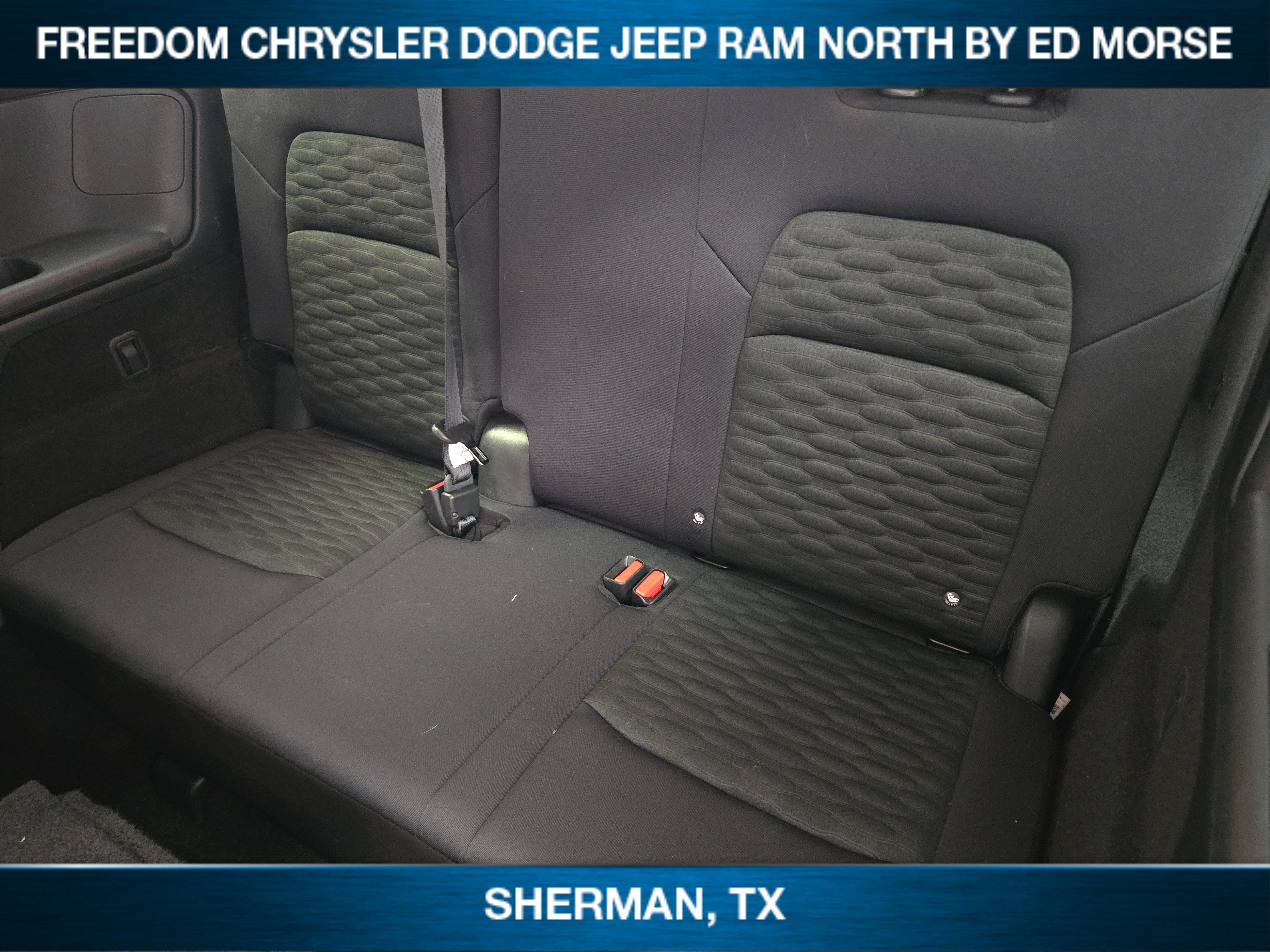 Used 2025 Nissan Pathfinder SV FWD image 21