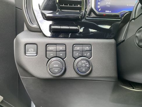 Used 2025 Chevrolet Silverado 1500 ZR2 w/ Technology Package AWD/4WD image 18