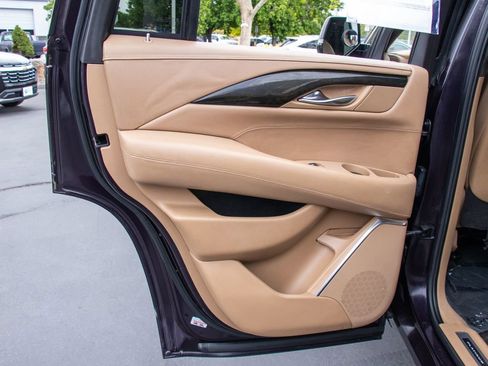 Used 2018 Cadillac Escalade Platinum AWD/4WD image 21