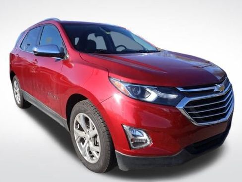 Used 2018 Chevrolet Equinox Premier image 2