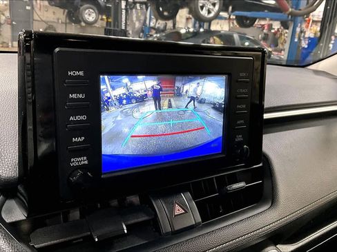 Used 2019 Toyota RAV4 LE image 27