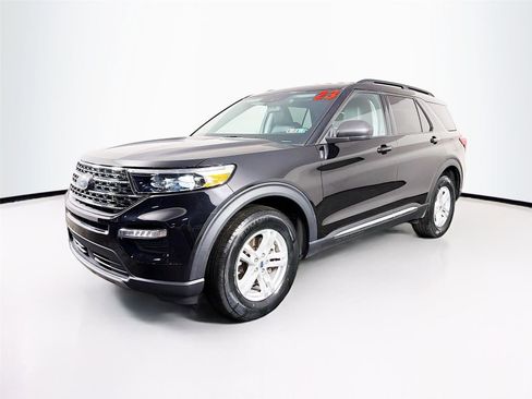 Used 2023 Ford Explorer XLT w/ Equipment Group 202A AWD/4WD image 3