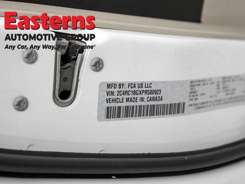 Used 2023 Chrysler Pacifica Touring-L FWD image 35