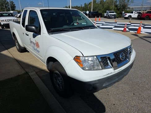 Used 2016 Nissan Frontier S image 2