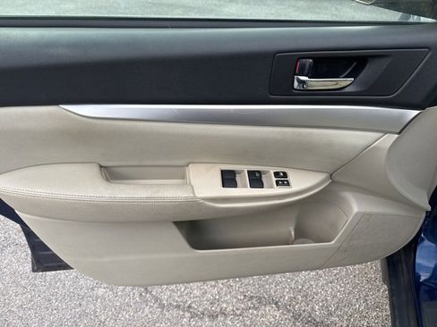 Used 2010 Subaru Outback 2.5i Premium image 14