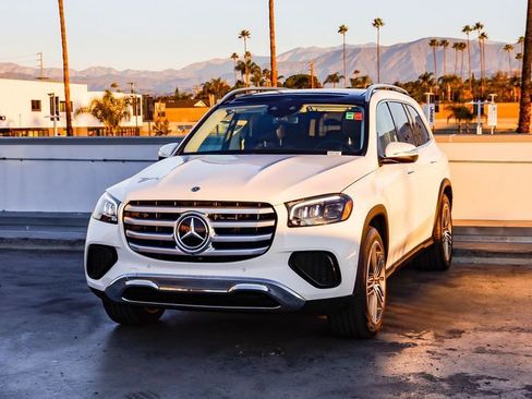 Used 2024 Mercedes-Benz GLS 450 4MATIC image 4