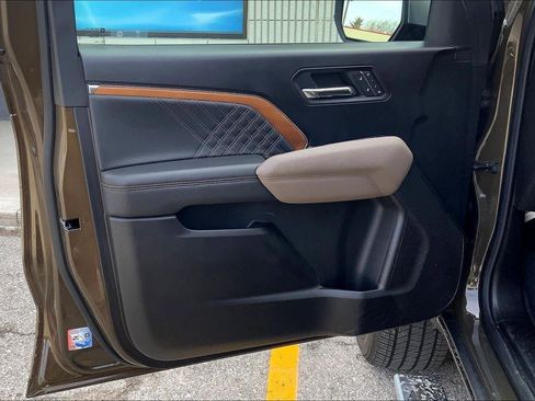 Used 2023 GMC Canyon Denali image 24