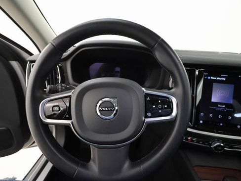 Used 2024 Volvo S60 B5 Plus image 12