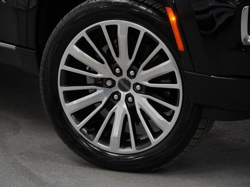 Certified 2024 Jeep Grand Wagoneer Series III w/ Rear Seat Video Group 1 image 5