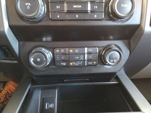 Used 2020 Ford F250 XLT w/ XLT Premium Package AWD/4WD image 65
