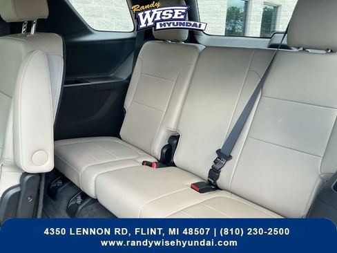 Used 2023 Chevrolet Traverse LT FWD image 17