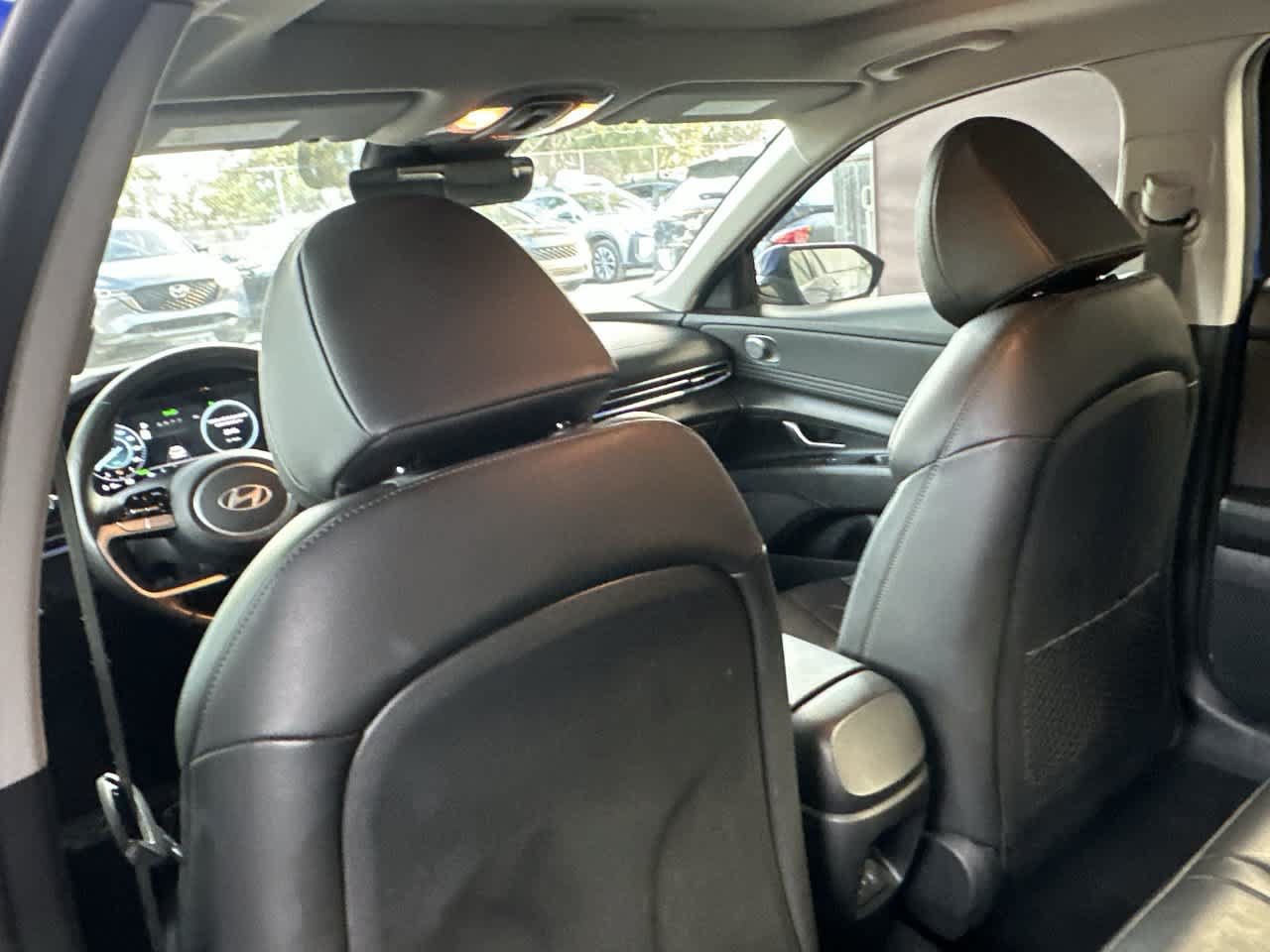 Used 2025 Hyundai Elantra Limited FWD image 23